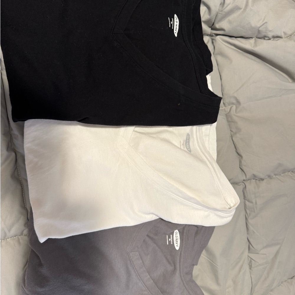 Old Navy Lot of 3 V-Neck T-shirt - Picture 5 of 5
